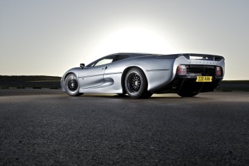 jag_xj220_20th_anniv_300112_16.jpg