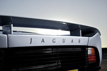 jag_xj220_20th_anniv_300112_17.jpg