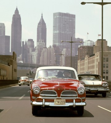 4_Una_svedese_a_New_York_Una_Volvo_122_Amazon_del_1958.jpg