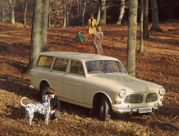 5_La_versione_station_wagon_del_modello_P220_venne_introdotta_nel_1962_e.jpg