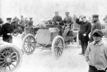 April 1902. E. T. Stead in a Mercedes-Simplex 40 hp.jpg