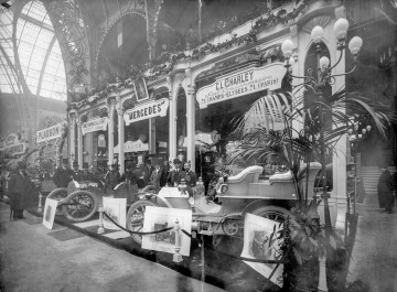 Paris Motor Show in December 1902.jpg