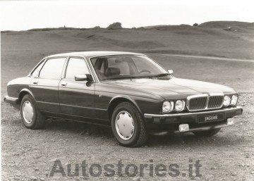 1_Jaguar XJ40_1986.jpg