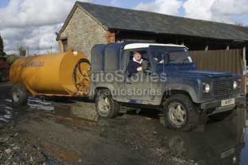 LR_DEFENDER_FARMING_02_LR.jpg