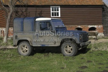 LR_DEFENDER_FARMING_03_LR.jpg