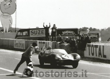 12_1956_Jaguar D-Type_Ecurie Ecosse_Le Mans.jpg