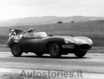 9_1956 Reims Bueb Jaguar D-type.jpg
