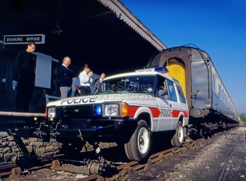 Land_Rover_Discovery_1_Towing_178_Tons.jpg