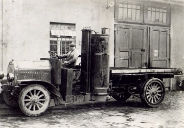 2-1919_L&K_woodgas_truck.jpg