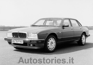 6_XJR 4.0 Jaguar Sport.jpg