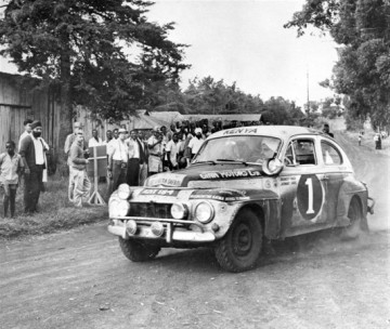 1_The_Singh_brothers_and_their_Volvo_1.jpg