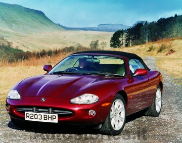 03_Jaguar_XK_2000_2.jpg