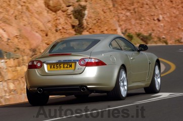 11_Jaguar_XK_2006_1.jpg