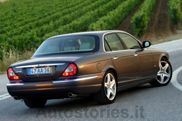 08_Jaguar_XJ_2004.jpg