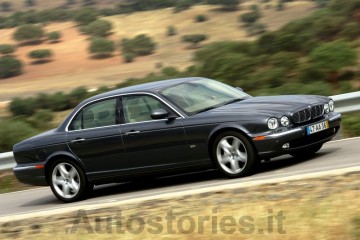 09_Jaguar_XJ_2004.jpg