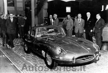03_1961_Jaguar E-type_Launch_2.jpg