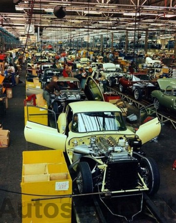 16_Jaguar-E-type-production-line.jpg