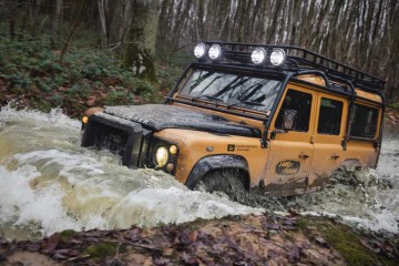 2-defender-works-v8-trophy.jpeg