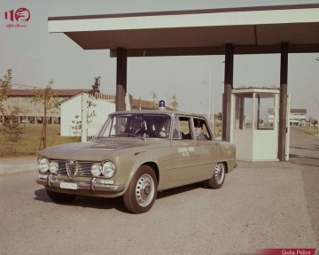 3-Giulia,-Polizia.jpg