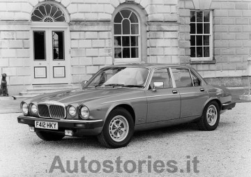 03_Daimler Double Six Series III.jpg